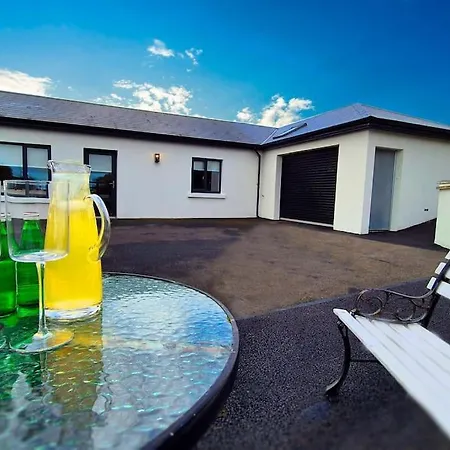 Modern Country Charm Apartment. Apartamento Mullingar